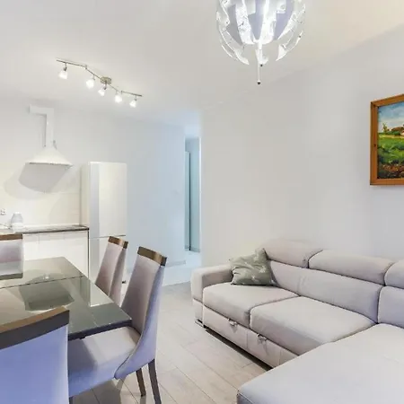Apartmate- Riverside Jaglana Oldtown With View Апартаменты Гданьск